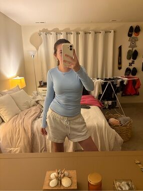 No Boundaries Light Blue Long Sleeve Crewneck Top - Women